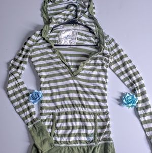 American Eagle Outfitters Long Sleeve Hooded Tee